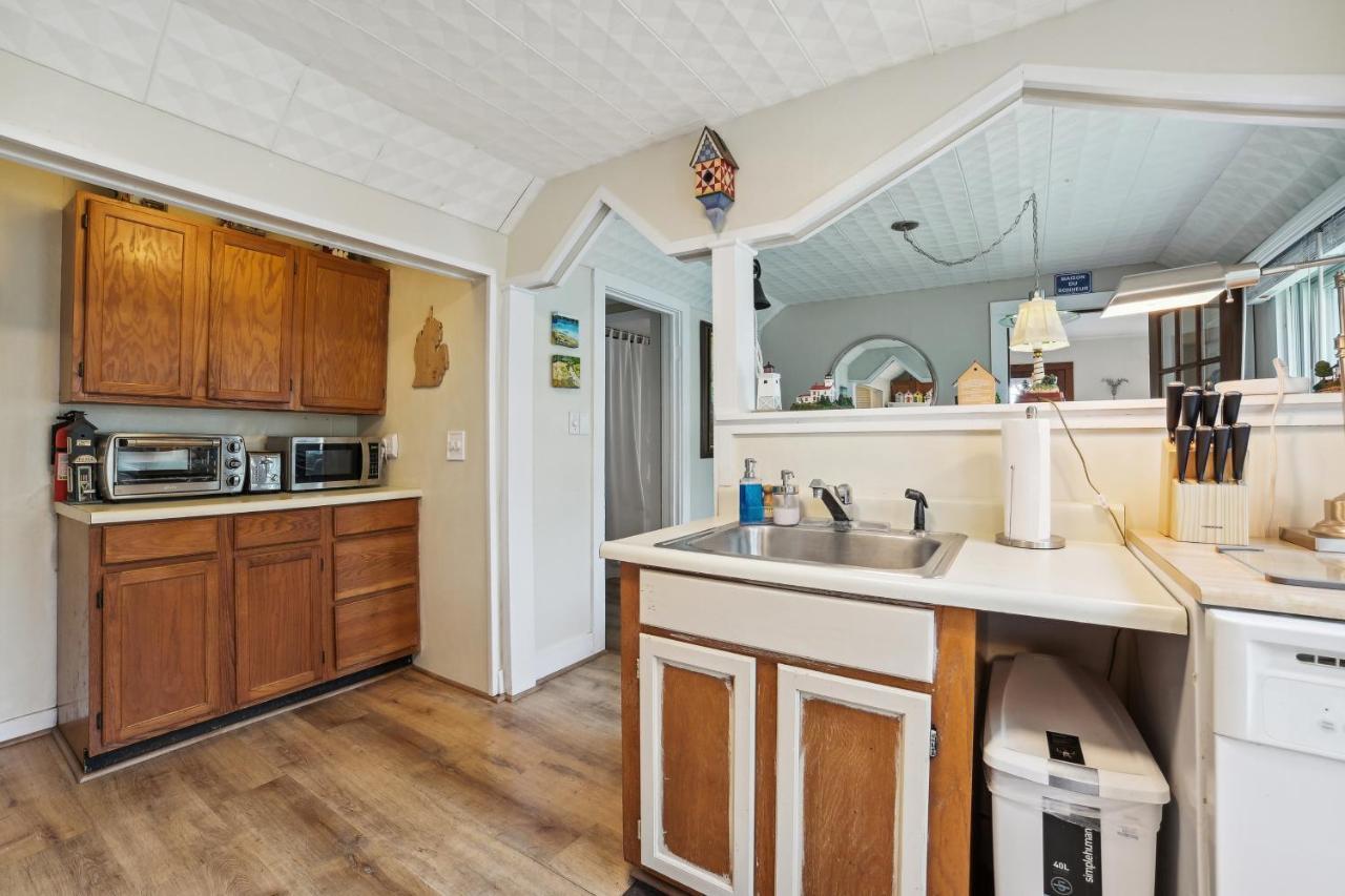 Boyne City Cottage Walk To Downtown And Lake! Εξωτερικό φωτογραφία
