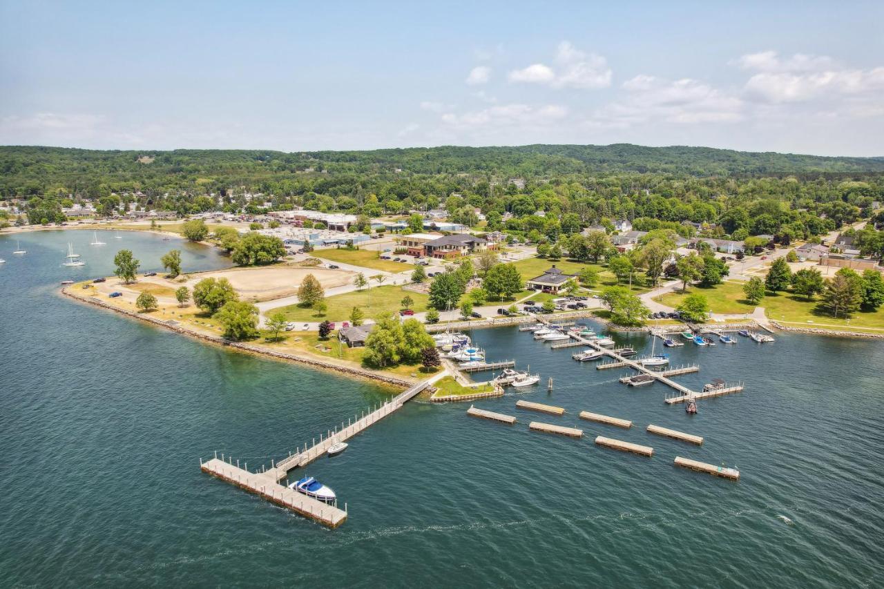 Boyne City Cottage Walk To Downtown And Lake! Εξωτερικό φωτογραφία