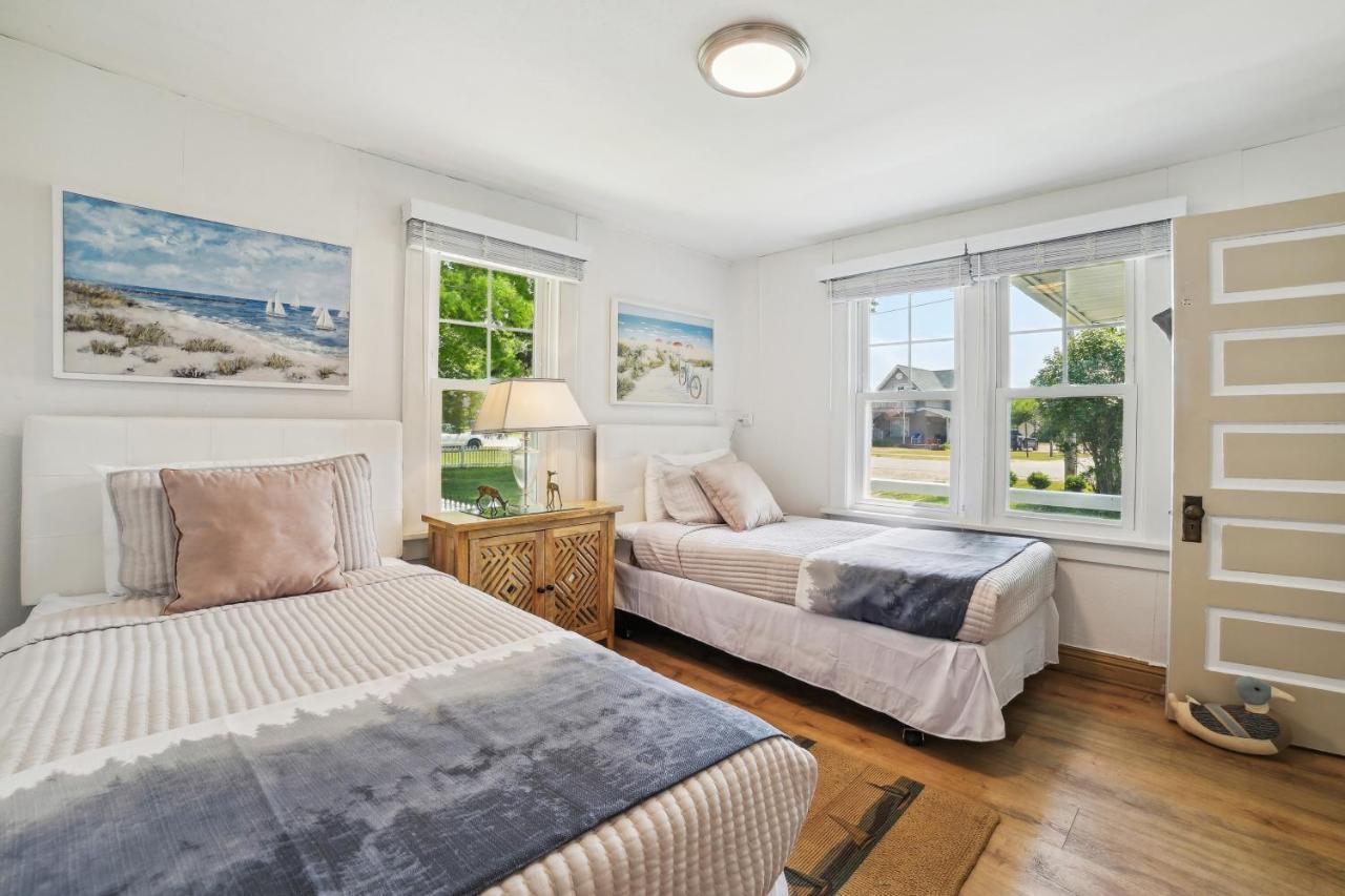 Boyne City Cottage Walk To Downtown And Lake! Εξωτερικό φωτογραφία