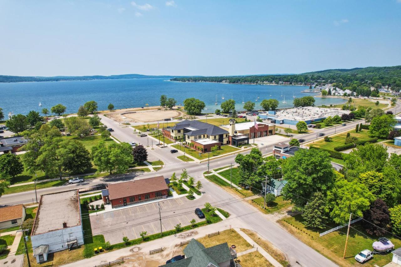 Boyne City Cottage Walk To Downtown And Lake! Εξωτερικό φωτογραφία